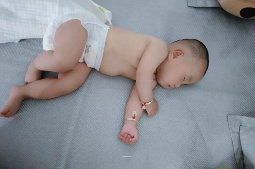 余江孕妇肚子一跳一跳